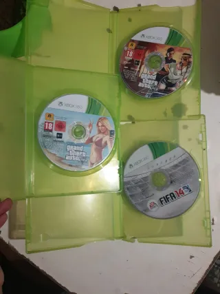 Xbox 360 Grand Theft Auto V y FIFA 14