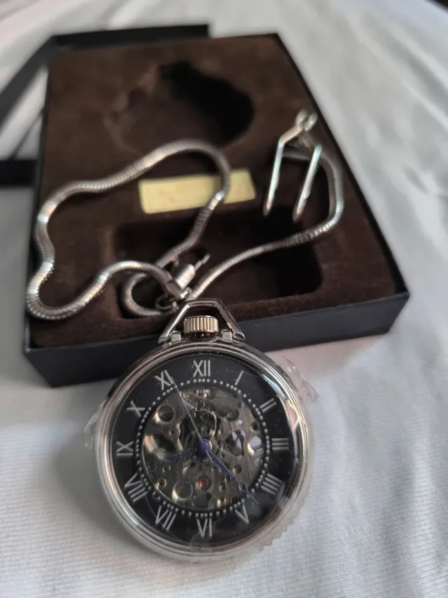 Reloj de bolsillo esqueleto plateado