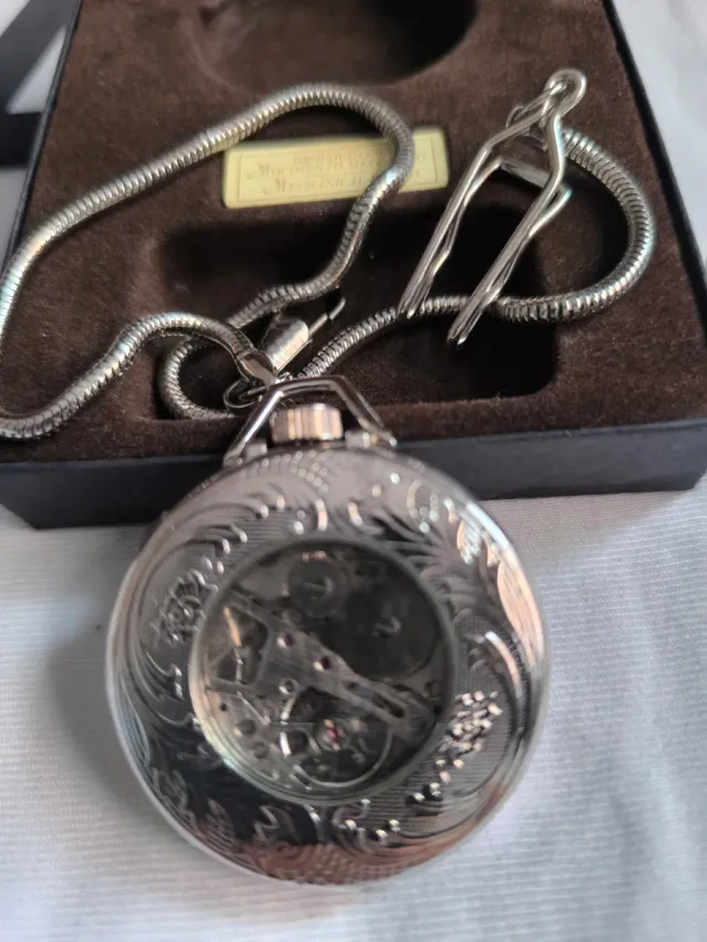 Reloj de bolsillo esqueleto plateado