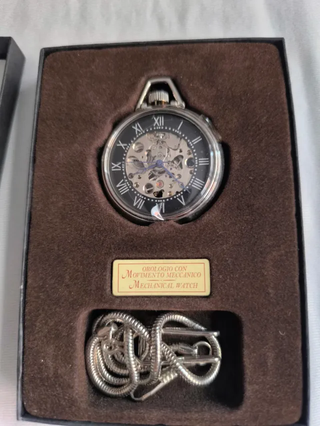 Reloj de bolsillo esqueleto plateado