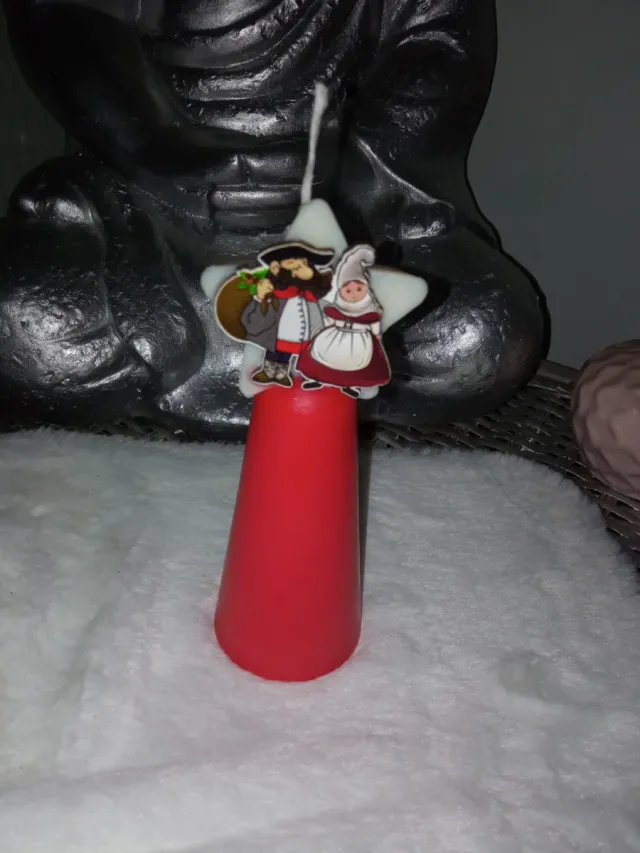 Vela árbol de navidad con Olentzero y Mari Domingi