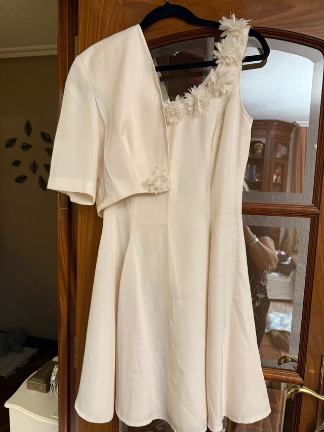 Conjunto Vestido y Torera Beige