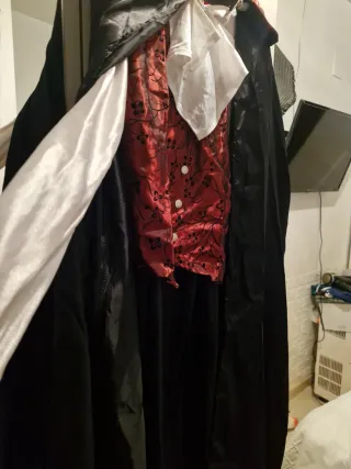 Disfraz Vampiro Negro y Rojo Talla Única