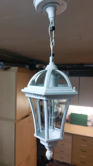 Farol de techo blanco y cristal