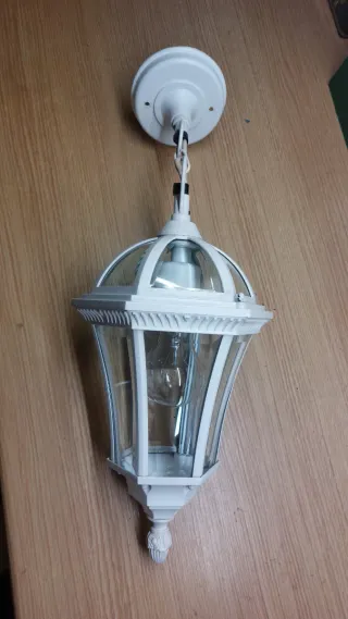 Farol de techo blanco y cristal