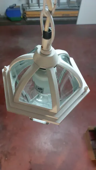 Farol de techo blanco y cristal