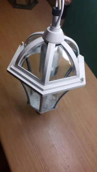 Farol de techo blanco y cristal