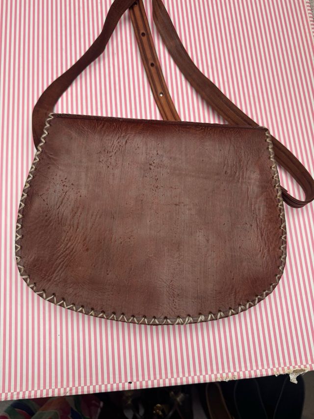 Bandolera de cuero artesanal