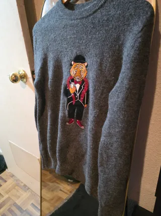 Jersey Pull&Bear Tigre Talla S Gris