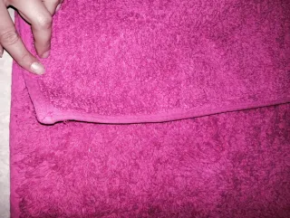 Alfombra rosa fucsia de tela