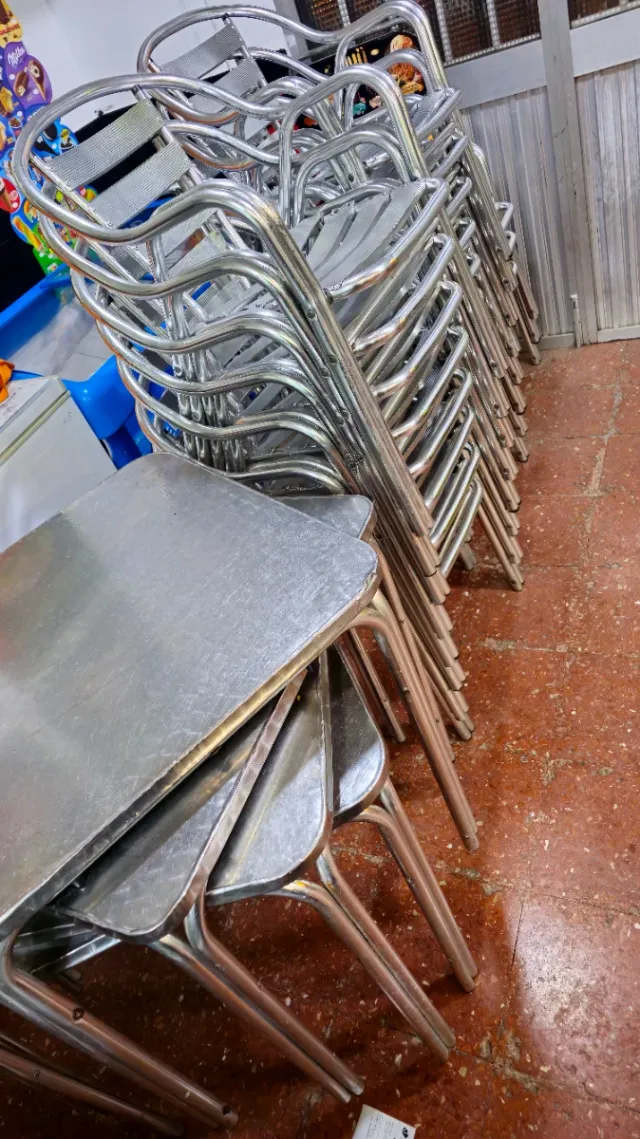 Sillas y mesa apilables terraza bar aluminio