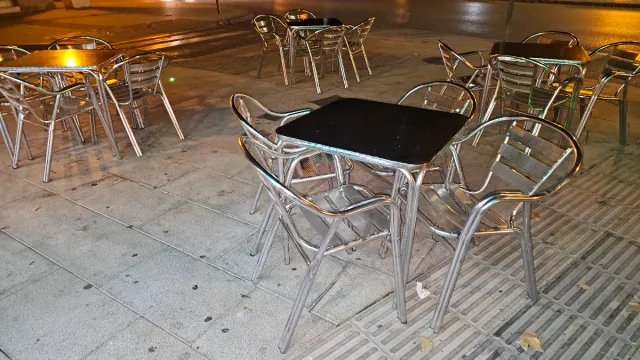 Sillas y mesa apilables terraza bar aluminio