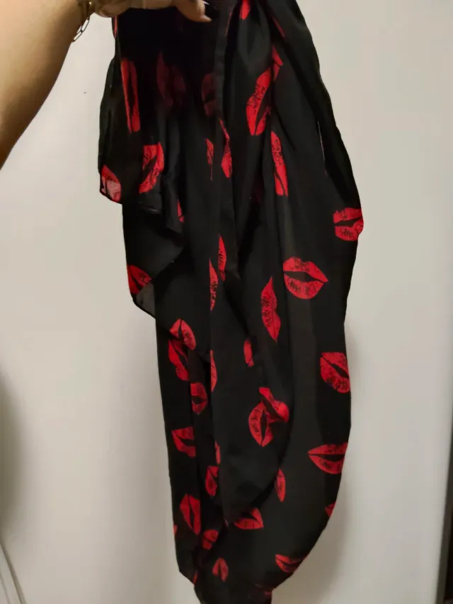 Pañuelo con estampado de labios