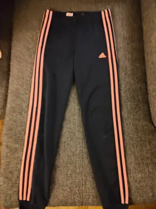 Pantalón chándal Adidas azul oscuro y rosa