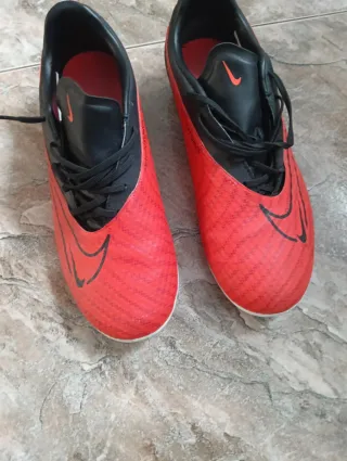 Botas de fútbol Nike rojas