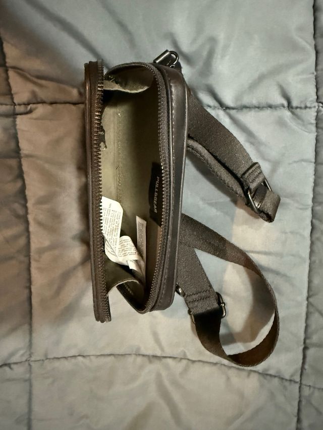 Bolso bandolera PULL&BEAR negro/plata