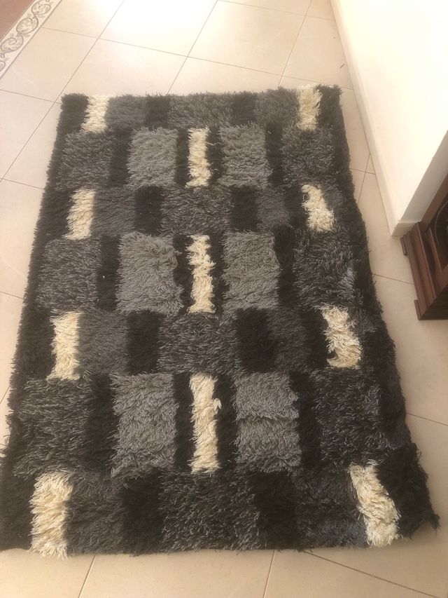 Alfombra pelo largo diseño geométrico