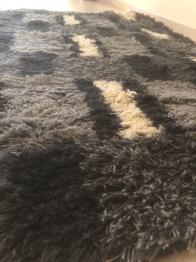 Alfombra pelo largo diseño geométrico