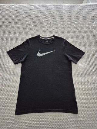 Camiseta Nike Negra y Blanca