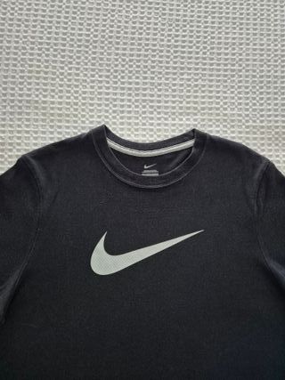 Camiseta Nike Negra y Blanca