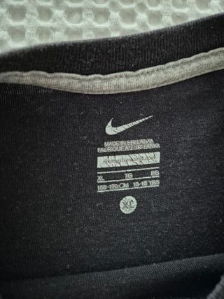 Camiseta Nike Negra y Blanca