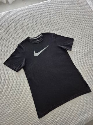 Camiseta Nike Negra y Blanca