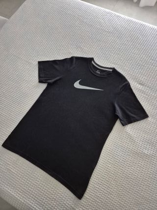 Camiseta Nike Negra y Blanca