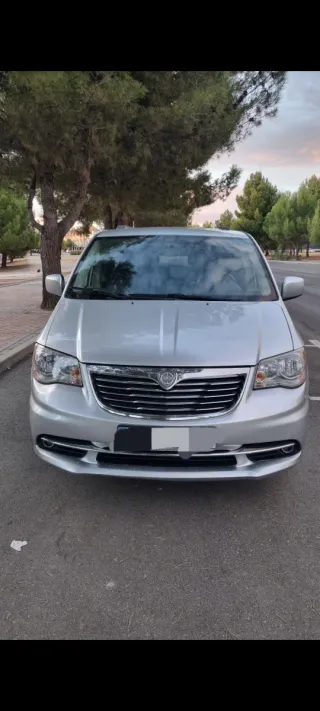 Lancia Voyager 2012