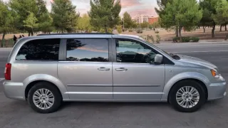 Lancia Voyager 2012