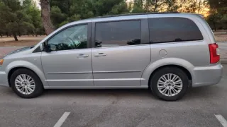 Lancia Voyager 2012