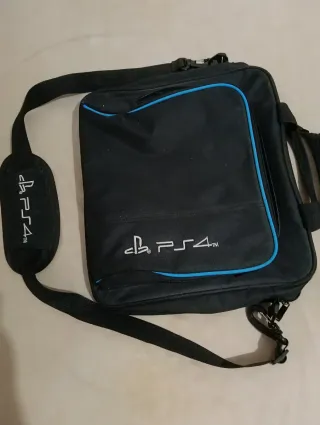 Consola Sony PS4. 
Con 2 mandos 2. Negociable.