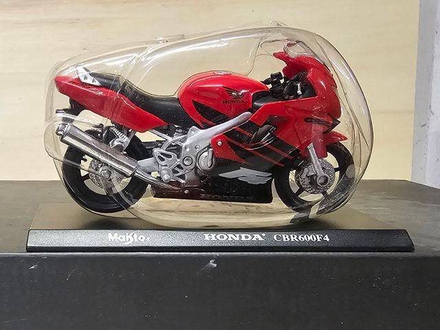 Maisto Honda CBR 600 F4 1:18
