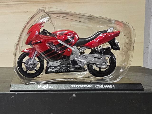 Maisto Honda CBR 600 F4 1:18