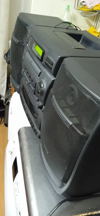 Microcadena Aiwa CD, Radio, Doble Cassette