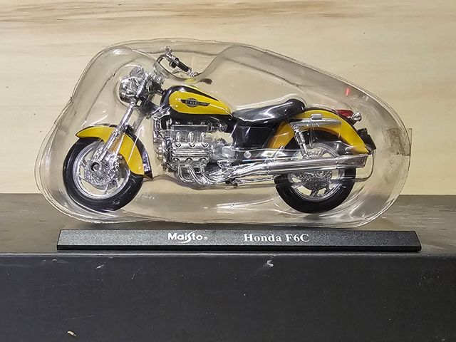 Maisto Honda F6C 1:18 modellino moto
