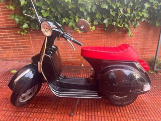 Piaggio Vespa clásica PX 200 disco negra año 2002