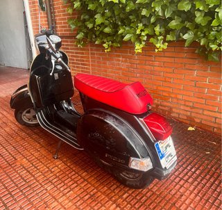 Piaggio Vespa clásica PX 200 disco negra año 2002