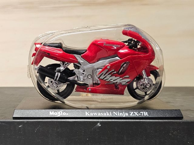 Maisto 1:18 Kawasaki Ninja ZX-7R