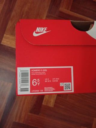 Nike Vomero 5
