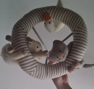 Giochino morbido da culla con animali