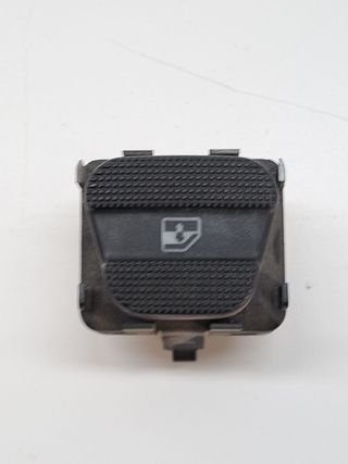 MANDO ELEVALUNAS TRASERO DERECHO VOLKSWAGEN GOLF III BERLINA