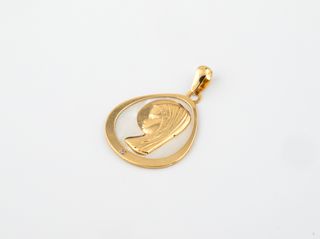 medalla oro 18k con piedra con nacar