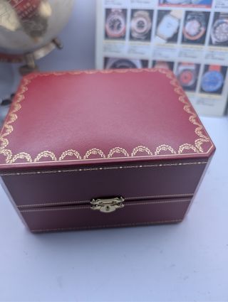 Caja Cartier pequeña roja vintage