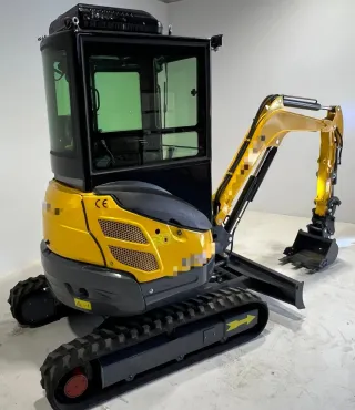 Miniexcavadora 2500 kg