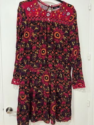 Vestido estampado morado y rojo