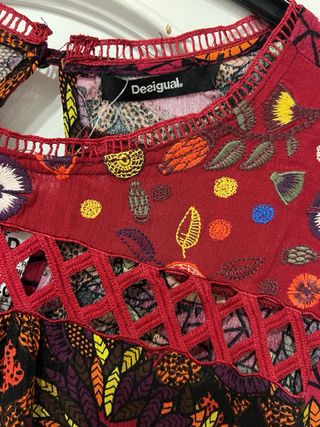 Vestido estampado morado y rojo