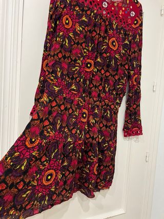 Vestido estampado morado y rojo