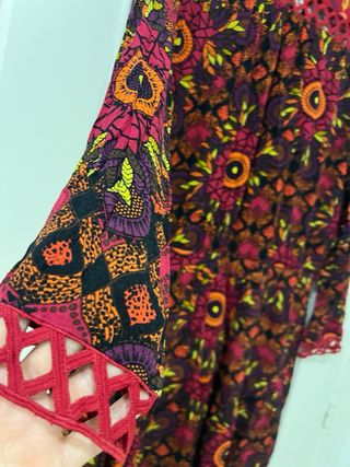 Vestido estampado morado y rojo