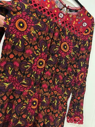 Vestido estampado morado y rojo