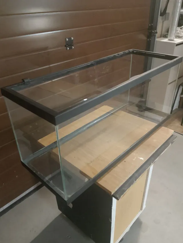 Acuario 85L Negro Transparente completo